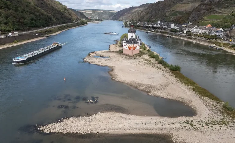 IHK Warnung: Immense Schäden durch Niedrigwasser im Rhein