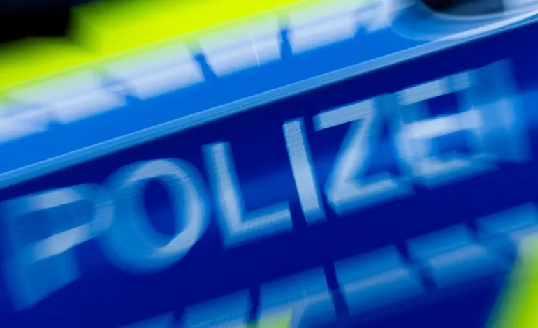 Fernfahrer in Nordrhein-Westfalen schwer verletzt auf Rastplatz gefunden