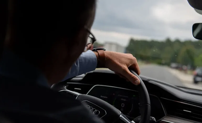 Nutzung des Privatwagens für Dienstfahrten: Was sagt das Arbeitsrecht?