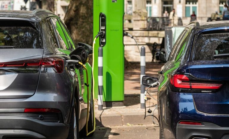 Kontroverse um Klimawirkung von E-Autos und EU-Politik