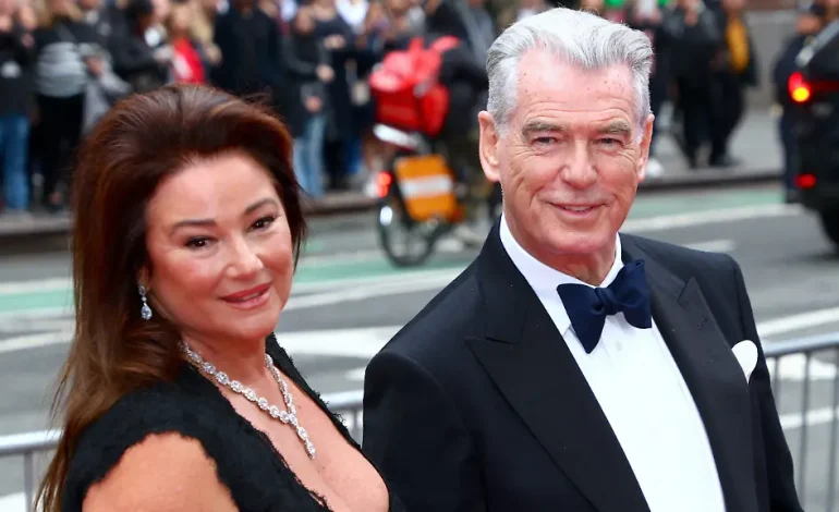 Pierce Brosnan und Keely Shaye Smith verlassen ihr Anwesen in Malibu