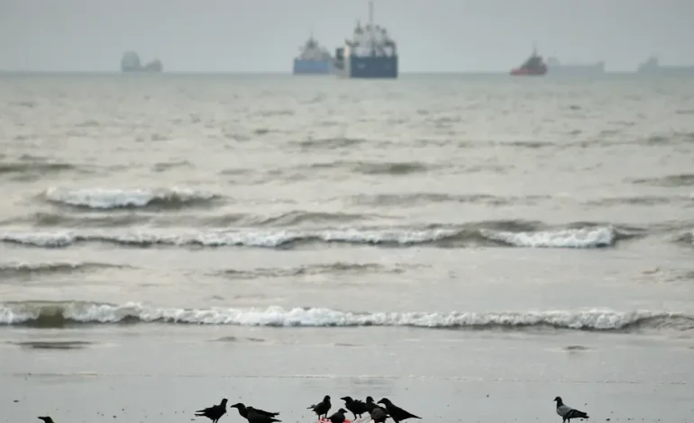 Angriff auf Schiff und Druck auf Ölpipeline steigt