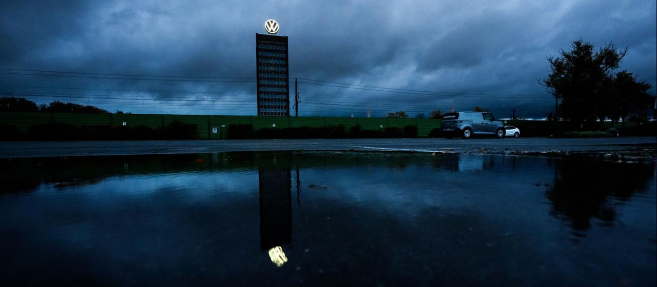 VW-Aufsichtsrat stimmt Sparplan zu: 50.000 Stellen betroffen