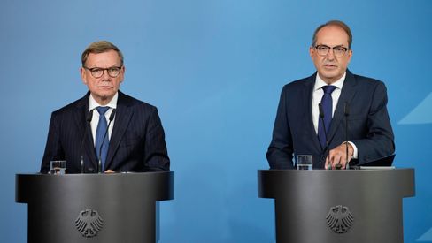 Geheimdienste und politische Spannungen