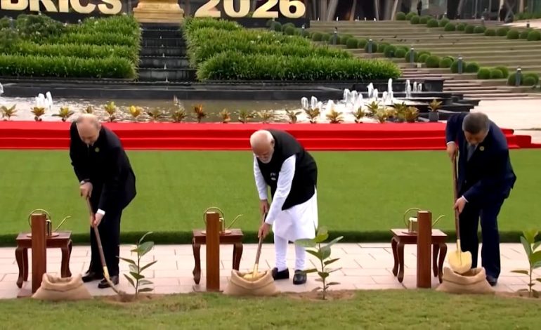 Putins Verhalten beim BRICS-Gipfel und die gleichzeitigen Drohnenangriffe auf die Ukraine