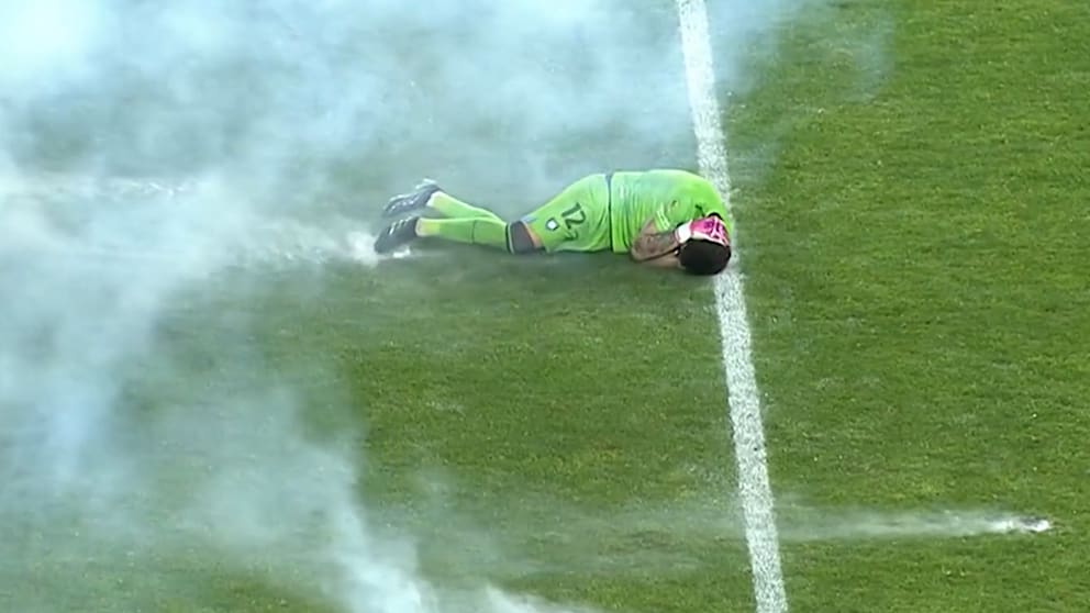 Heftige Pyro-Explosion: Spieler erleidet Knalltrauma und Schwindelanfall