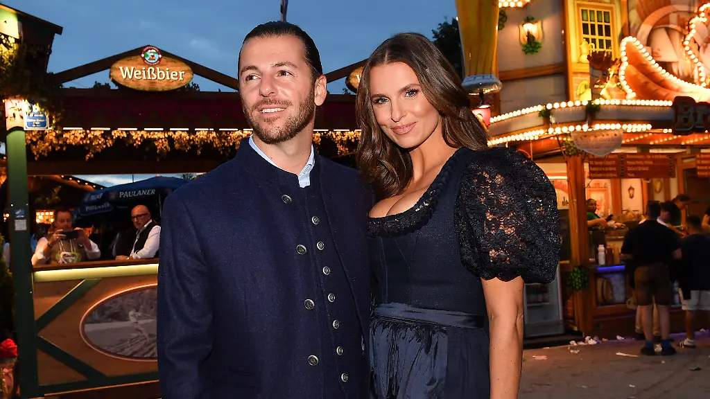 Laura Wontorra und Riccardo Basile beim Oktoberfest: Verliebtes Paar feiert Premiere