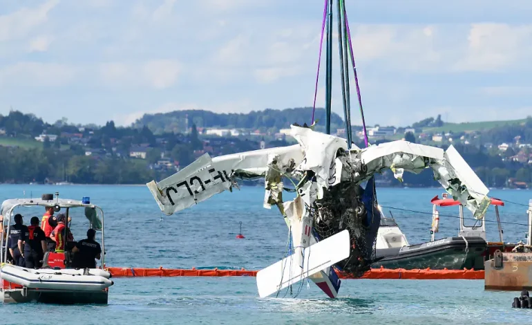 Wrack eines Flugzeugs aus Attersee geborgen: Ermittlungen laufen