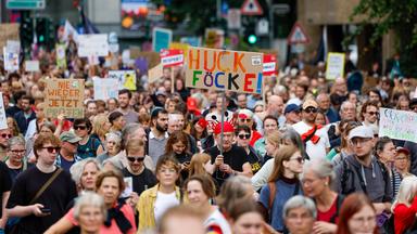 Proteste gegen Rechtsextremismus nach AfD-Wahlsieg