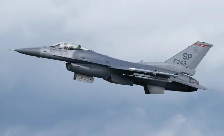 Militärflugzeug in der Eifel abgestürzt: Pilot rettet sich