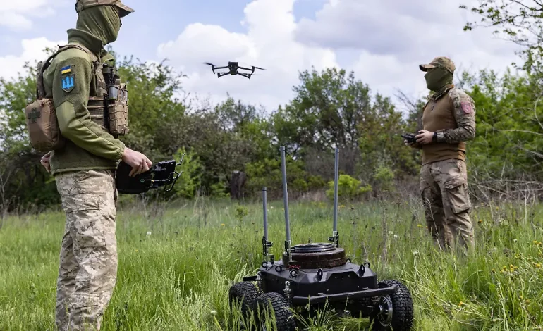 Ukrainische Drohnen und Roboter brechen russische Linien