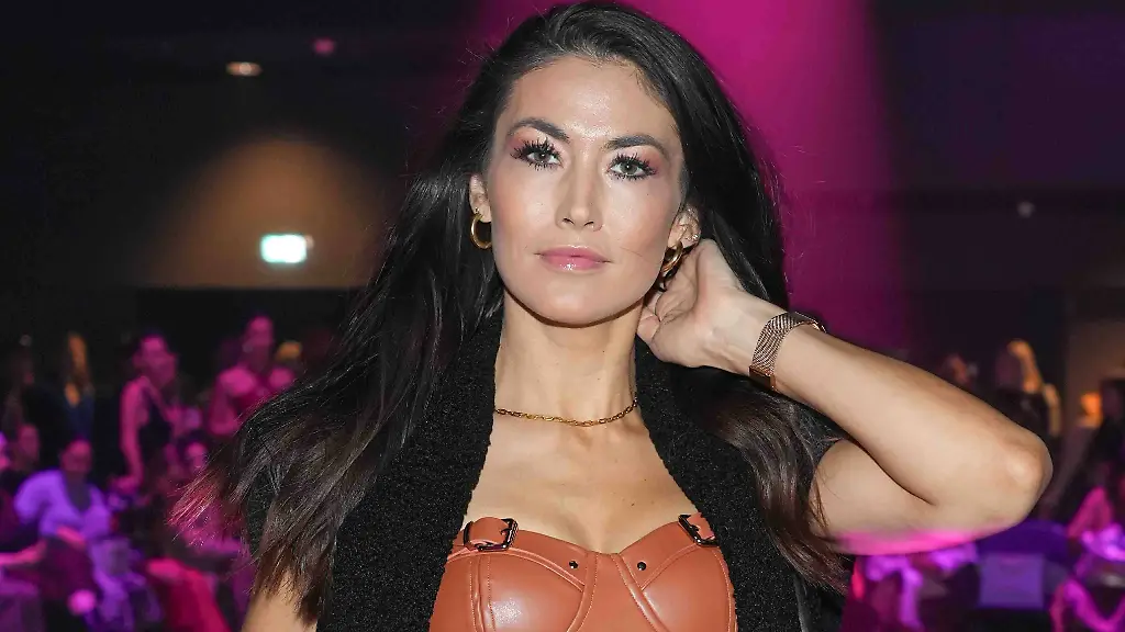 Fiona Erdmann kündigt erneute Schwangerschaft im ausgefallenen Video an