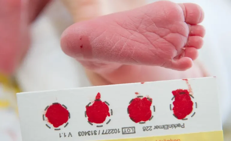 Neugeborenen-Screening in Bayern: Frühzeitige Mukoviszidose-Diagnose