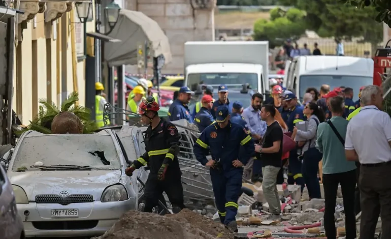 Gas-Explosion unterhalb der Akropolis: Wohnhaus eingestürzt