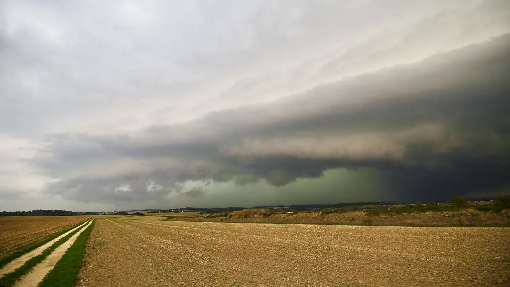 Herbstwetter: Regenfront und Temperatursturz in Deutschland