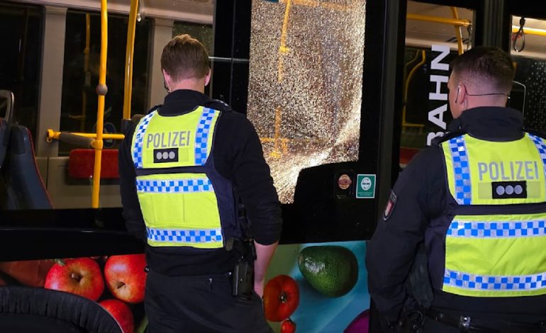 Dramatische Vorfälle in Hamburg: Frau sucht Schutz im Bus während Schüsse fallen