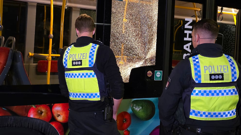 Dramatische Vorfälle in Hamburg: Frau sucht Schutz im Bus während Schüsse fallen