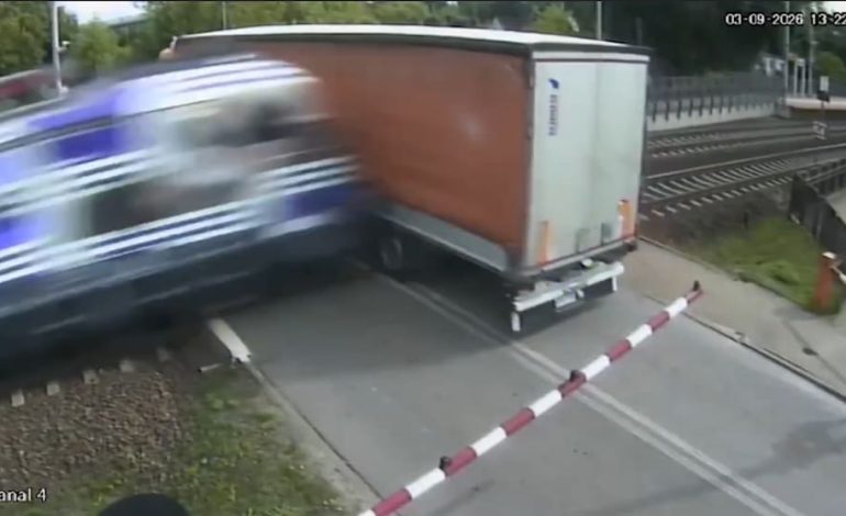 Schwere Kollisionskatastrophe in Danzig: Zug kollidiert mit LKW