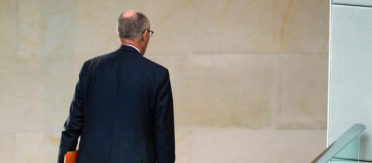 Kanzler Merz und die kritische Debatte im Bundestag