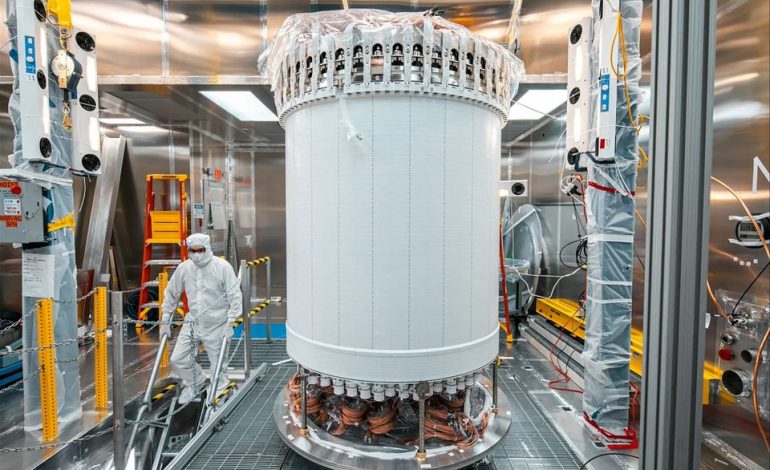 Suche nach Dunkler Materie: Erste Hinweise im LUX-ZEPLIN-Experiment