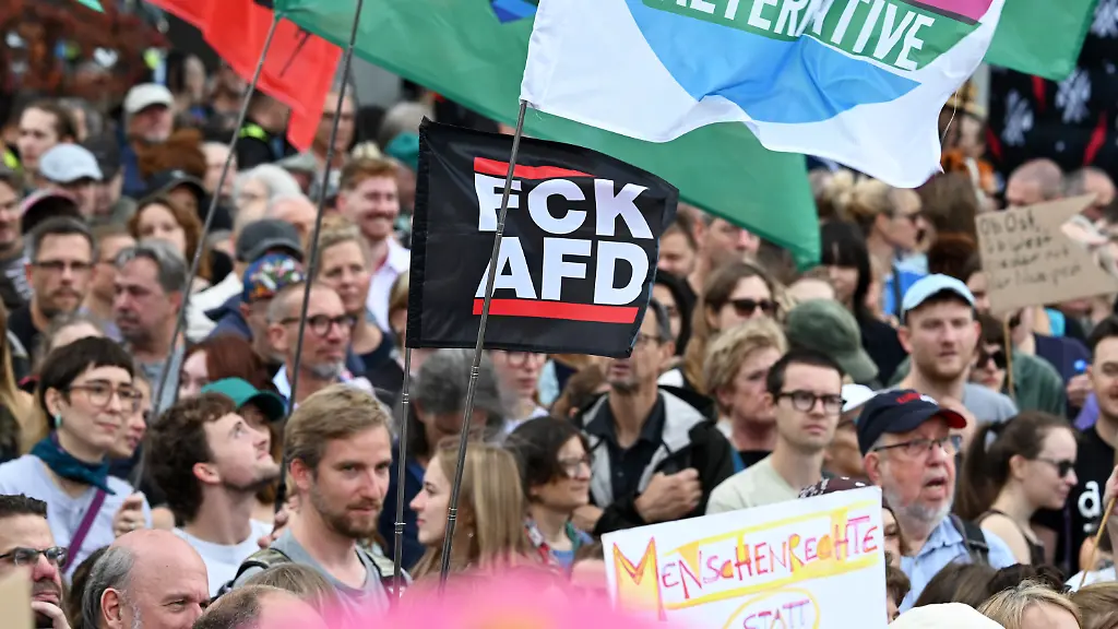 Deutschlandweite Proteste gegen Rechtsextremismus