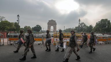 Die Festnahme der Anführer der ‚Kakerlaken‘-Bewegung in Neu-Delhi