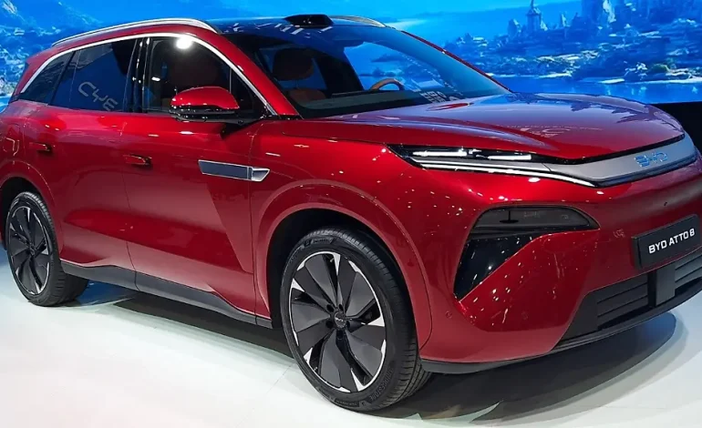 BYD stellt Flaggschiff Atto 8 in Paris vor