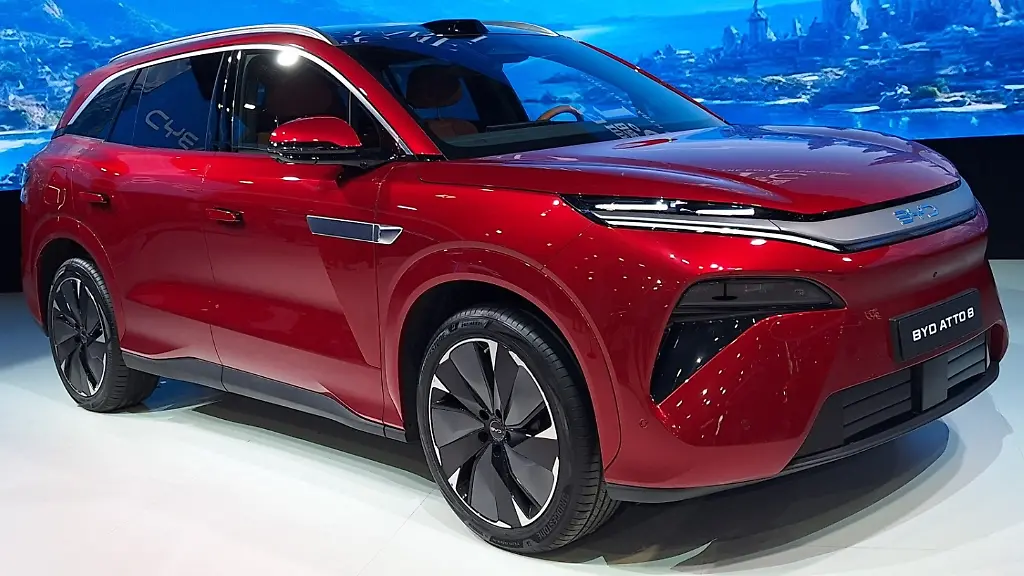 BYD stellt Flaggschiff Atto 8 in Paris vor