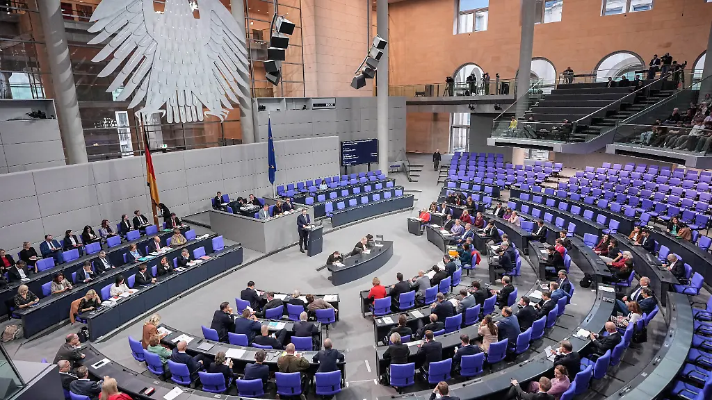 Bundestag fordert Evaluierung von Bluttests für Schwangere