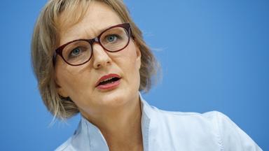 Kritik an Altkanzler Schröder nach Moskau-Besuch