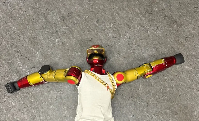 Roboter belästigt Jugendliche in Köln