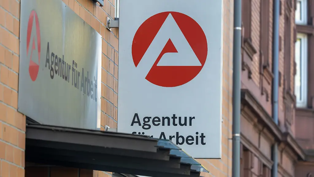 Anstieg der Langzeitarbeitslosigkeit und Forderungen zur Bürgerarbeit