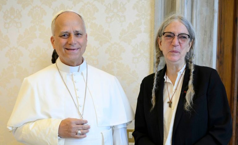Patti Smith trifft Papst Leo XIV. im Vatikan