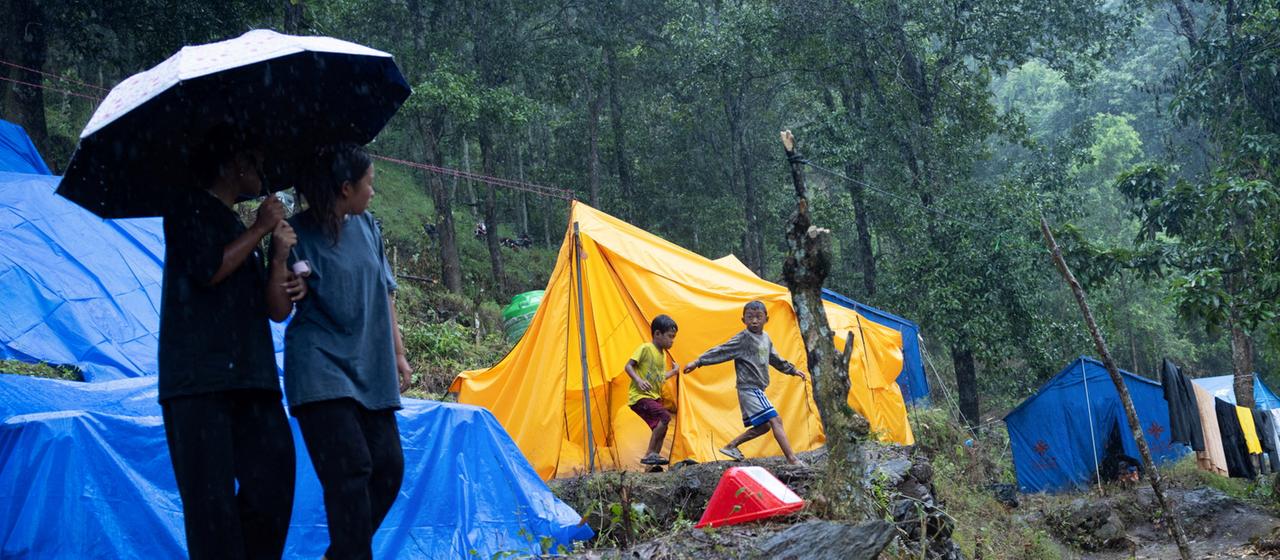 Gefahren und Herausforderungen für Flut-Überlebende in Nepal