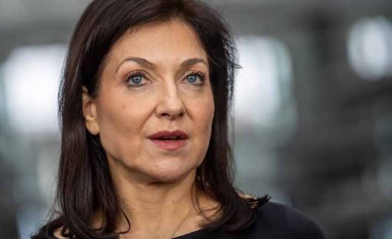 Die Linke zieht vor Bundesverfassungsgericht gegen Ministerin Reiche