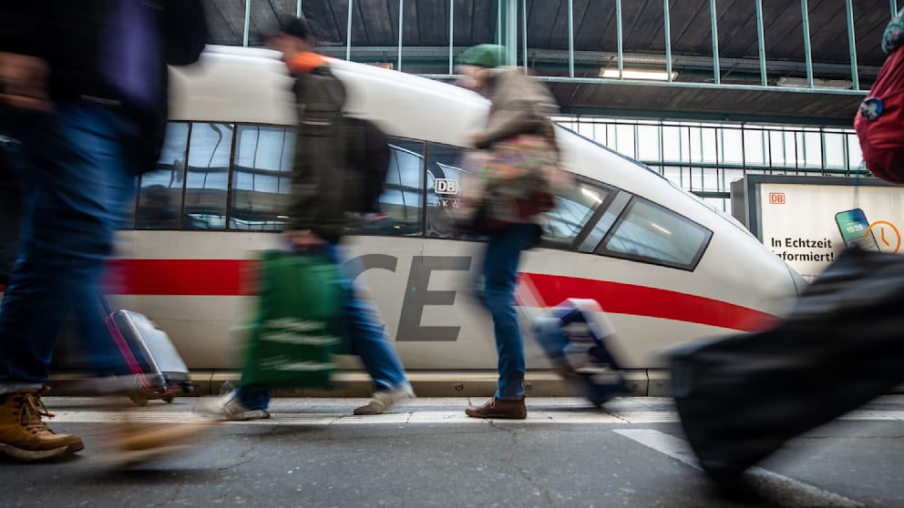 Bahn lockt mit Weihnachtsangeboten