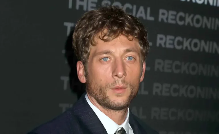 Romantisches Date und neuer Film: Jeremy Allen White in New York gesichtet