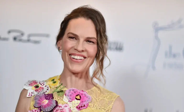 Hilary Swank spricht über weitere Schwangerschaft im Alter von 52 Jahren