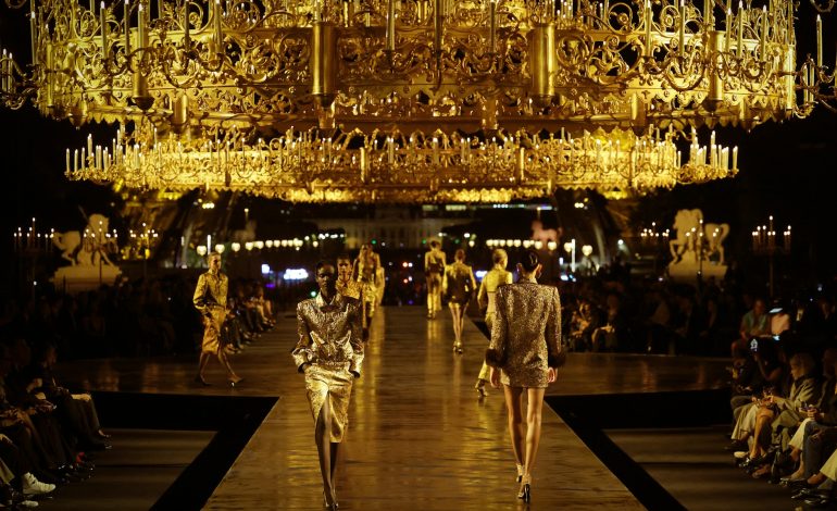 Modewoche in Paris: Glamour und Herausforderungen