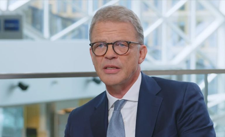 Deutsche-Bank-Chef kritisiert Tankrabatt