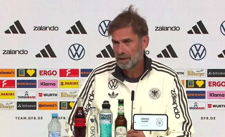 Klopp gibt Aufstellungsrätsel auf und feiert Debüt