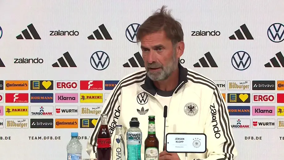 Klopp gibt Aufstellungsrätsel auf und feiert Debüt