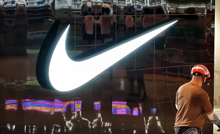 Nike kämpft gegen Umsatzverluste und strategische Herausforderungen