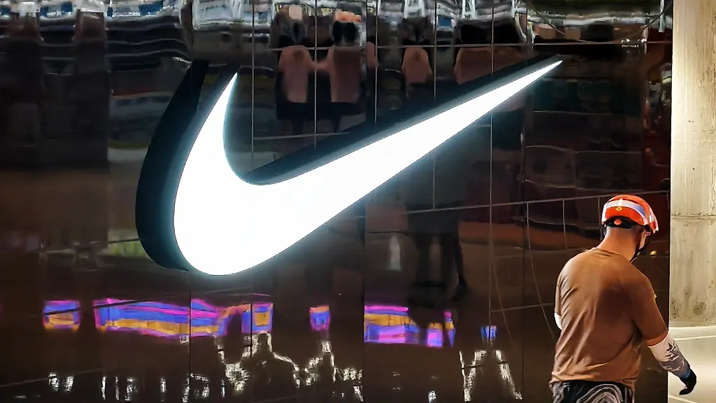 Nike kämpft gegen Umsatzverluste und strategische Herausforderungen