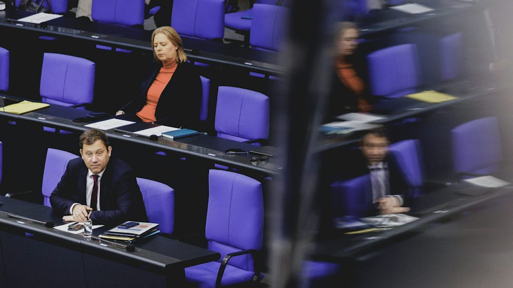 SPD-Führung unter Druck: Klingbeils Appell zur Erneuerung