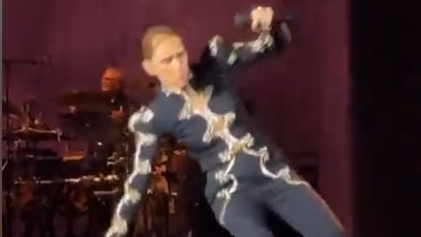Céline Dion stürzt bei Konzert in Paris auf Bühne