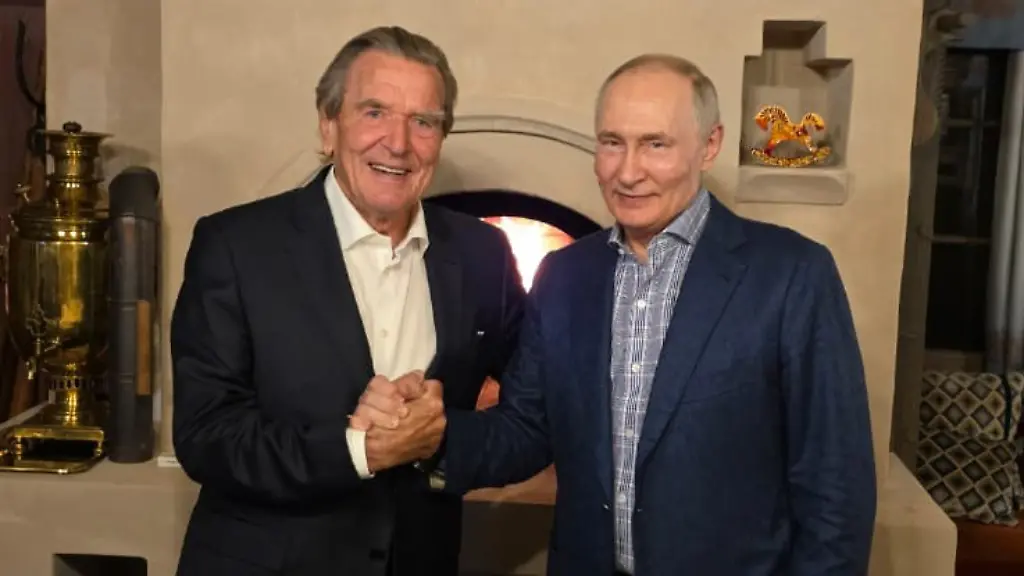 Schröders Besuch bei Putin: Empörung und Kritik
