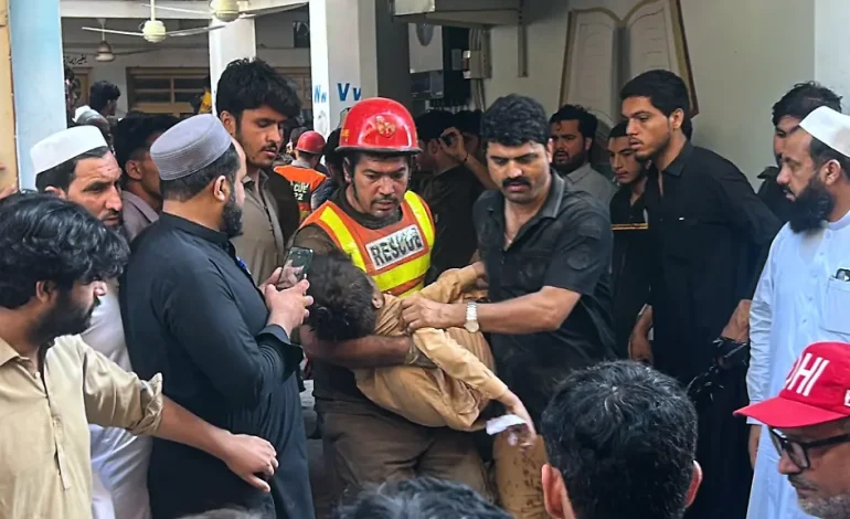 Dacheinsturz in Pakistan fordert zahlreiche Opfer