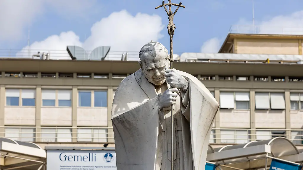 Papst Leo erfolgreich an Lunge operiert