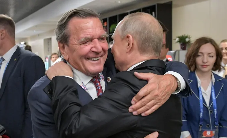 SPD-Landeschefs fordern Parteiausschluss von Ex-Kanzler Schröder nach Putin-Besuch